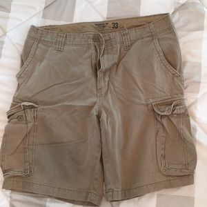 Mens Old Navy broken-in khaki cargo shorts